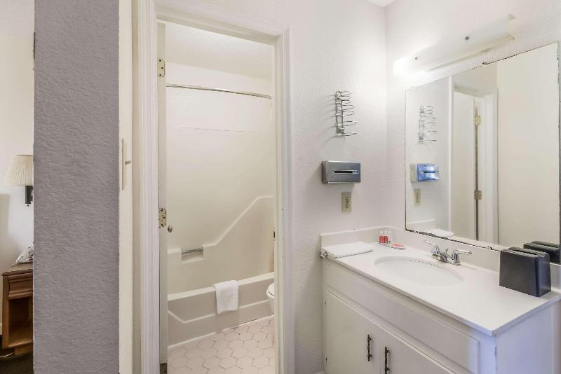 Стандартный Номер Кровать Кинг, Econo Lodge Cherry Point