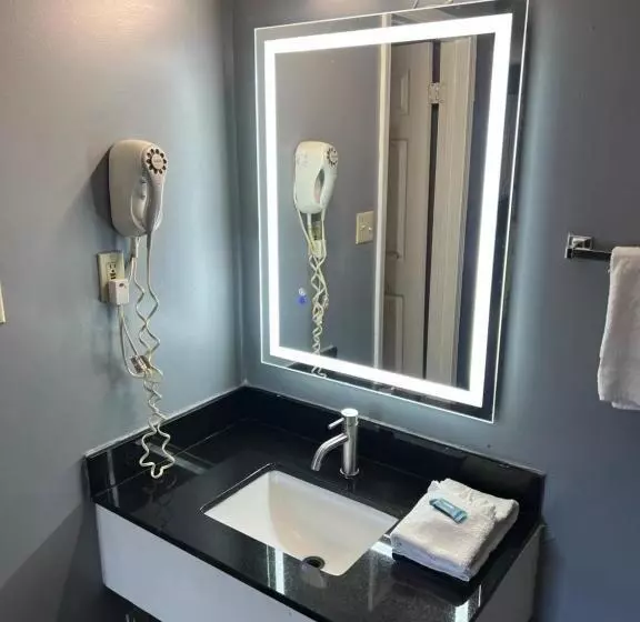 キングサイズベッドのデラックスルーム, Executive Inn And Suites   Jackson