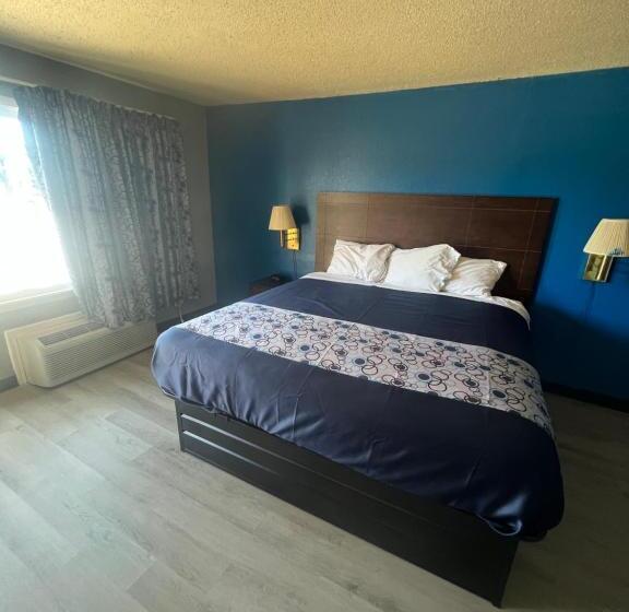 带大床的豪华间, Executive Inn And Suites   Jackson