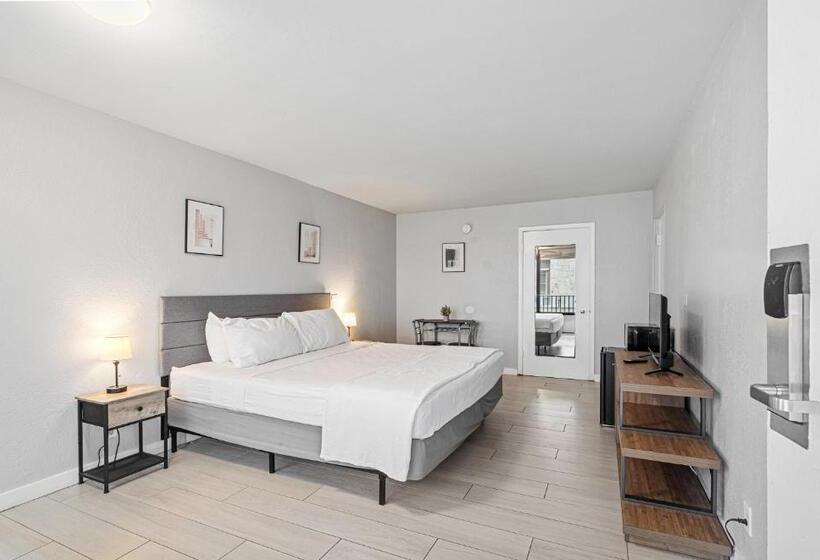 Номер Стандарт Кровать Кинг Адаптированный для Инвалидов, Hotolos Hollywood