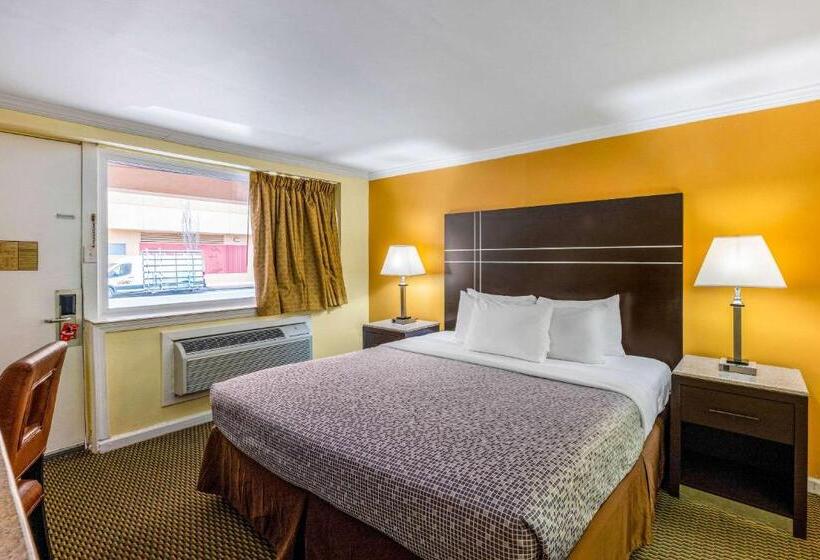 带大床的标准间, Econo Lodge Beach And Boardwalk