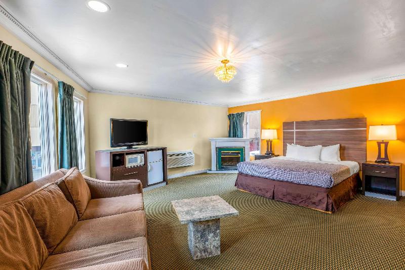스위트 킹사이즈 침대, Econo Lodge Beach And Boardwalk