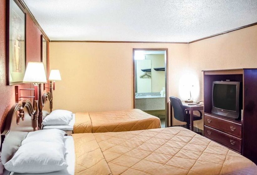 带2个双人床的标准工作室, Rodeway Inn