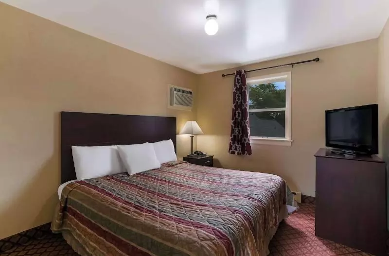 キングサイズベッドのスタンダードルーム, Rodeway Inn & Suites Hershey