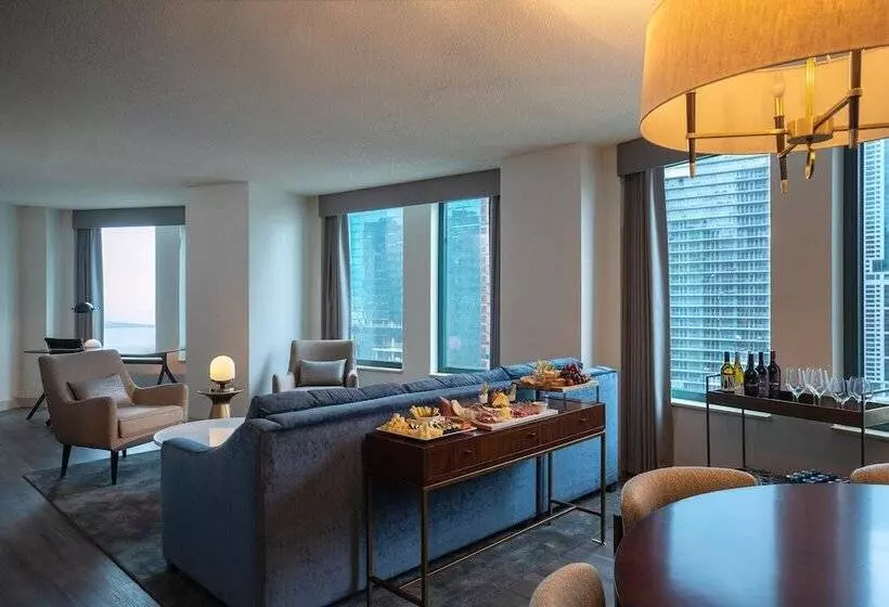 スイート, Sheraton Grand Chicago Riverwalk