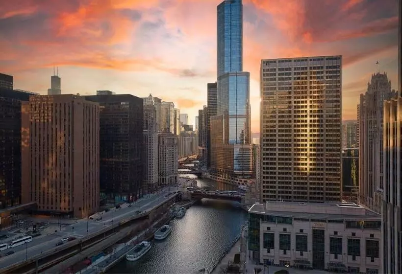 キングサイズベッドのクラブルーム, Sheraton Grand Chicago Riverwalk