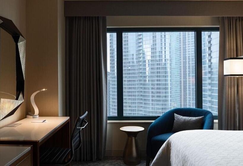 Deluxe room with river view, Sheraton Grand Chicago Riverwalk