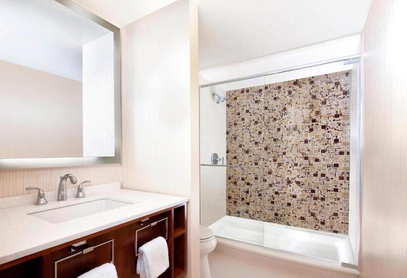 キングサイズベッドのジュニアスイート, Sheraton Grand Chicago Riverwalk