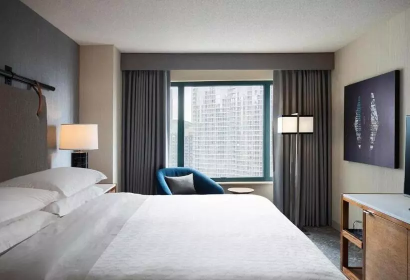 キングサイズベッドのジュニアスイート, Sheraton Grand Chicago Riverwalk