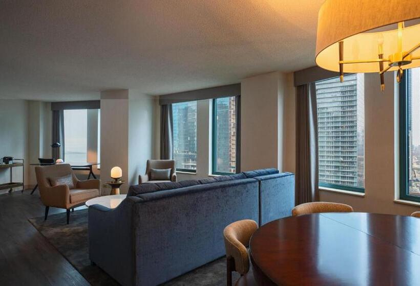 キングサイズベッドのスイートルーム, Sheraton Grand Chicago Riverwalk