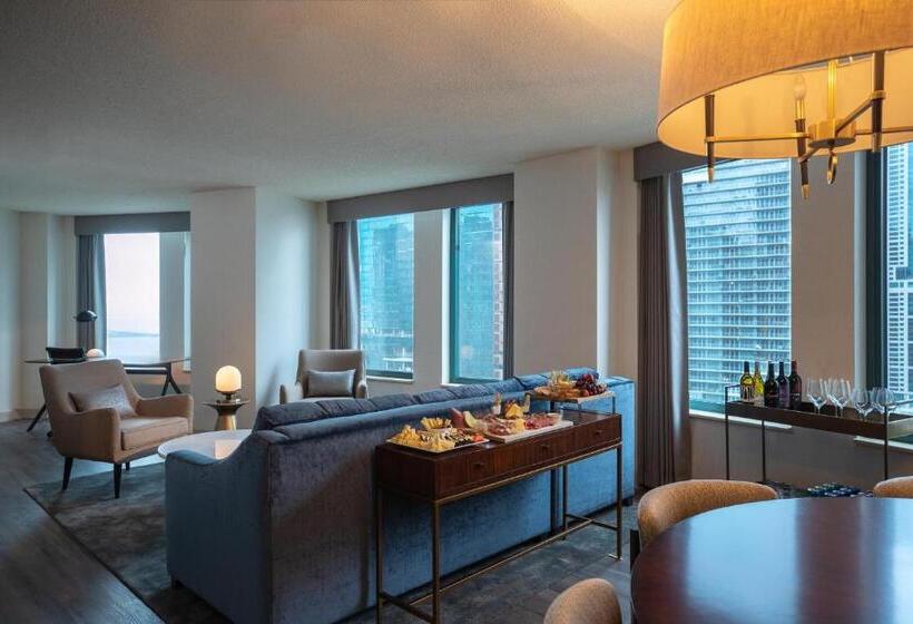 スイート, Sheraton Grand Chicago Riverwalk
