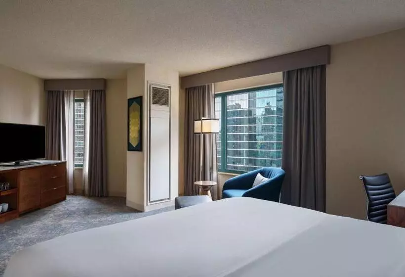 キングサイズベッドのスタンダードルーム, Sheraton Grand Chicago Riverwalk