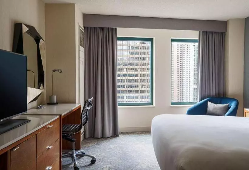 キングサイズベッドのデラックスルーム, Sheraton Grand Chicago Riverwalk