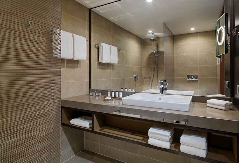 اتاق لوکس با بالکن, Sheraton Grand Tbilisi Metechi Palace