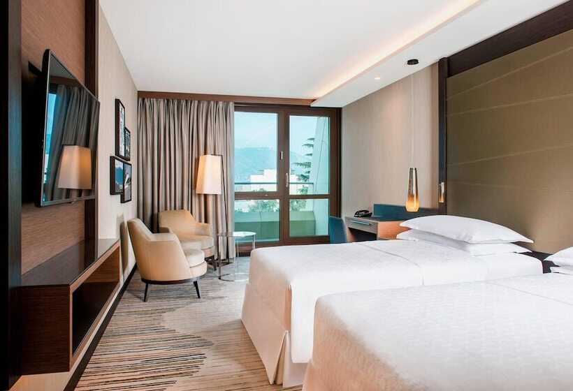 اتاق لوکس با بالکن, Sheraton Grand Tbilisi Metechi Palace