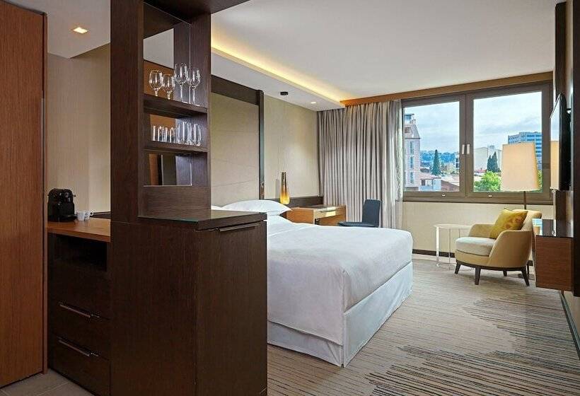 اتاق لوکس, Sheraton Grand Tbilisi Metechi Palace