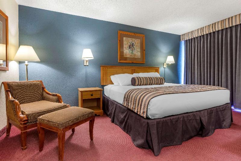 Номер Стандарт Кровать Кинг Адаптированный для Инвалидов, The Federal Hotel Downtown Carson City, Ascend Hotel Collection
