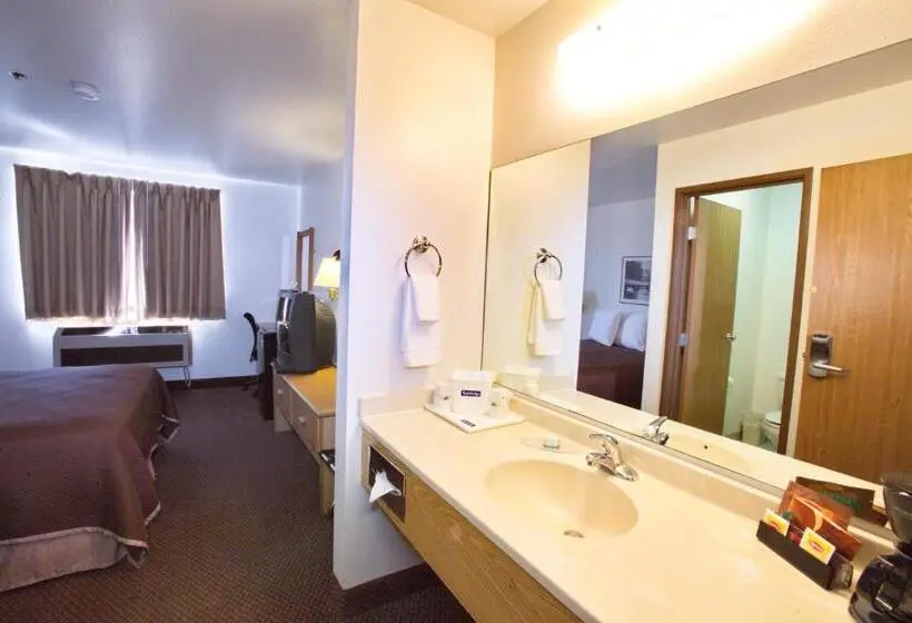 اتاق استاندارد با تخت بزرگ برای معلولان, Travelodge By Wyndham Elko Nv