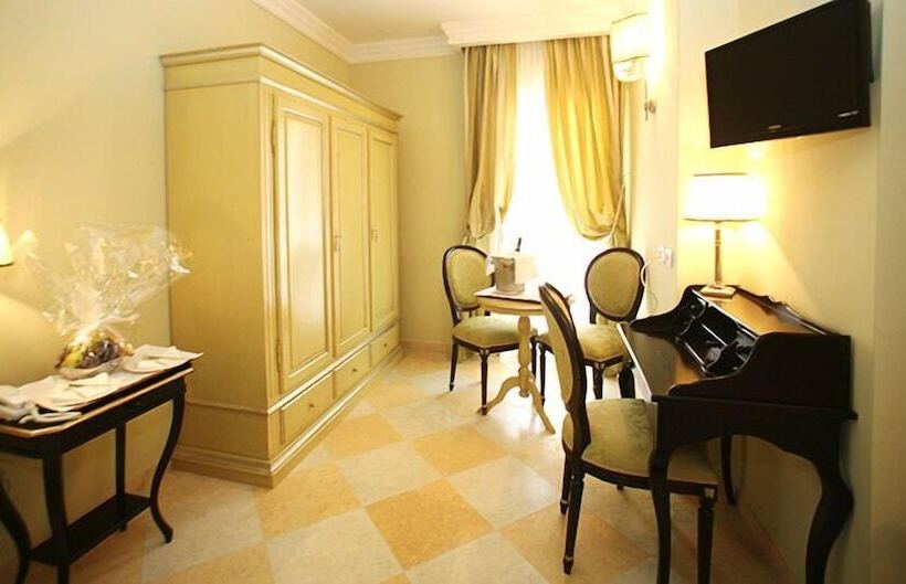 جناح جونيور, Palace Hotel Vieste