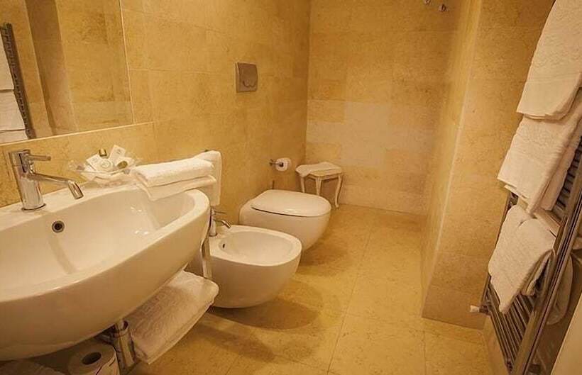 غرفة قياسية رباعية, Palace Hotel Vieste