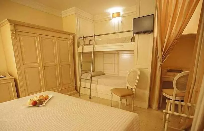 Standard Neljän Hengen Huone, Palace Hotel Vieste