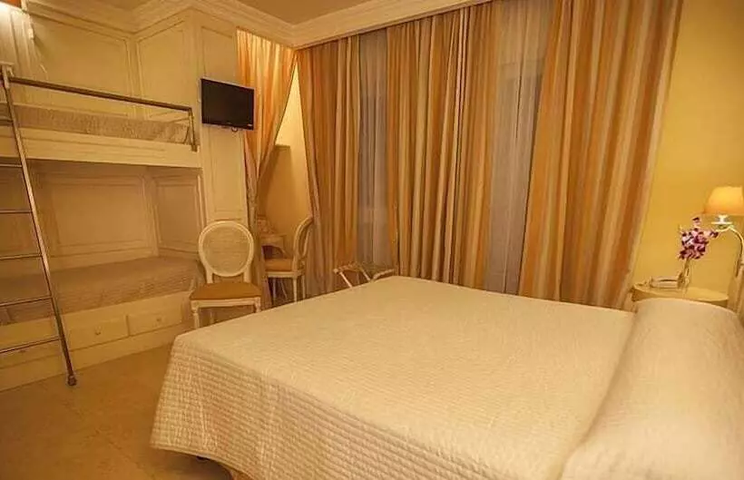 Standard Neljän Hengen Huone, Palace Hotel Vieste