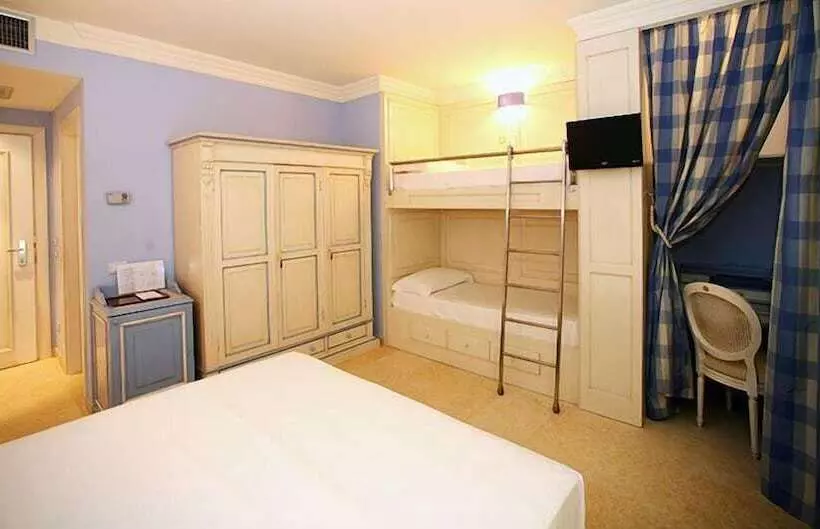Standard Neljän Hengen Huone, Palace Hotel Vieste