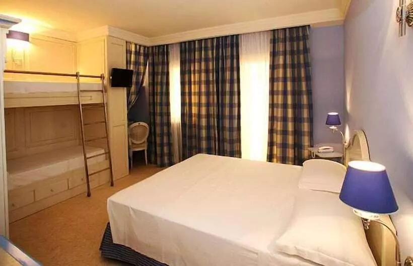 Standard Neljän Hengen Huone, Palace Hotel Vieste