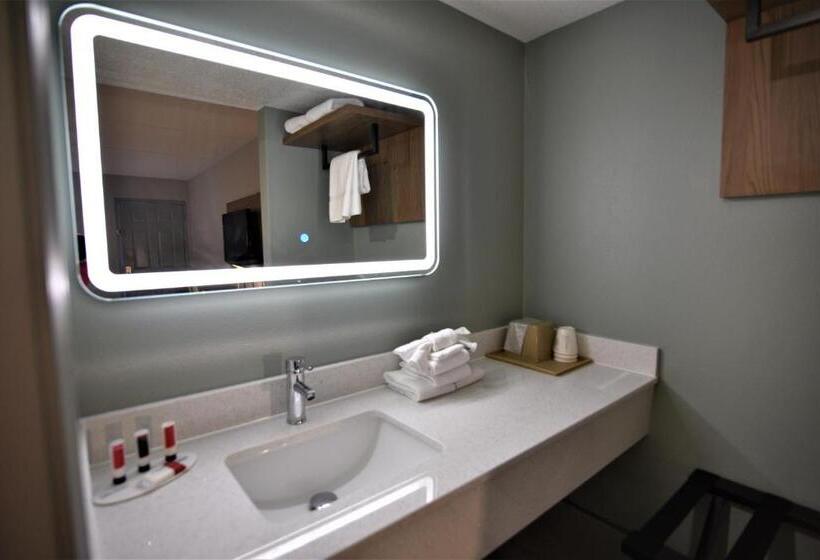 Люкс Deluxe Кровать Кинг, Baymont By Wyndham Pine Grove I 81