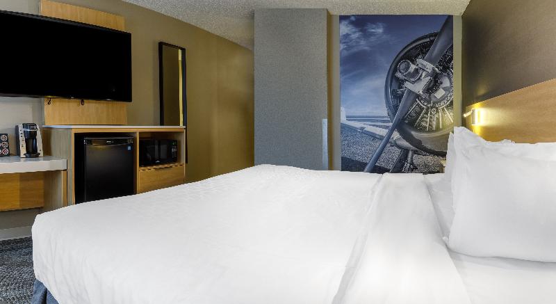 اتاق استاندارد با تخت بزرگ, Clarion Pointe Quebec Airport
