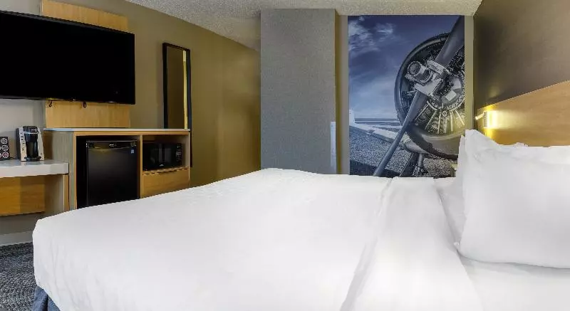 اتاق استاندارد با تخت بزرگ, Clarion Pointe Quebec Airport