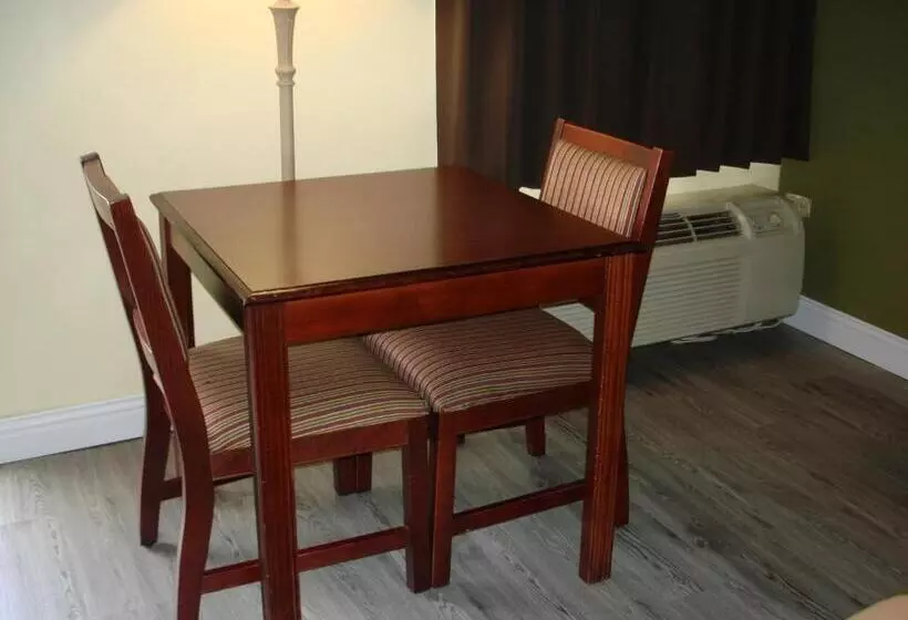 キングサイズベッドのスタンダードルーム, Econo Lodge Texarkana I30