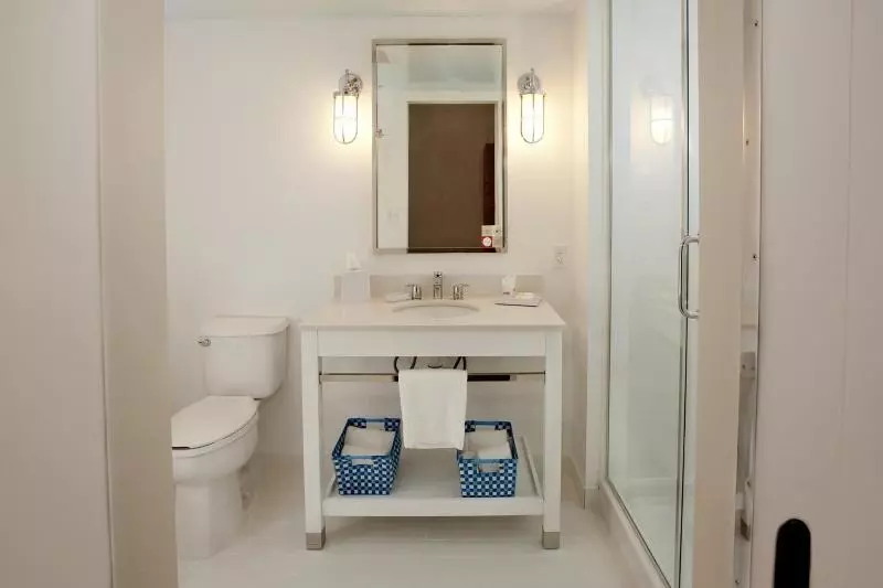 اتاق استاندارد با تخت بزرگ, Four Points By Sheraton Winnipeg South