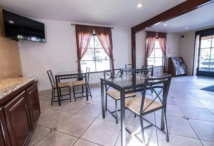 اتاق لوکس, Hospitality Inn