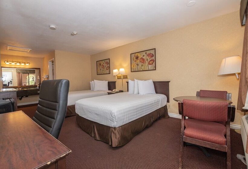 Номер Стандарт 2 Двуспальные Кровати, Hospitality Inn