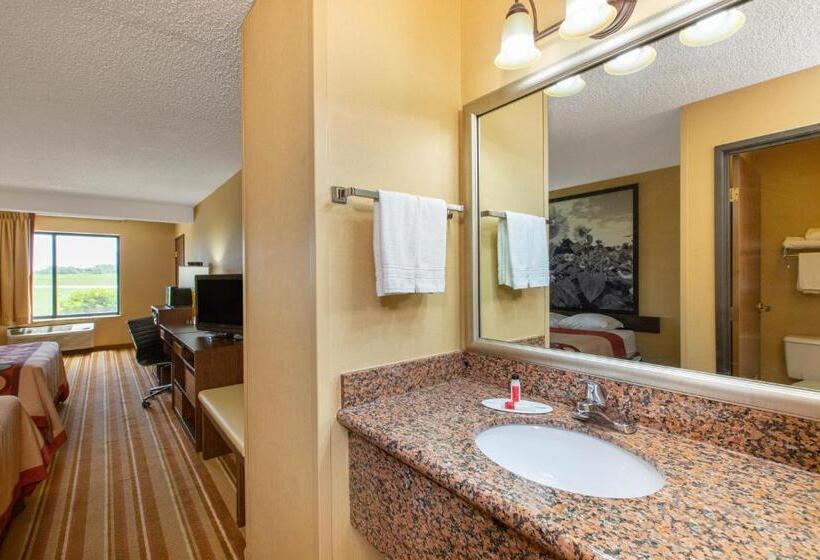 Люкс Deluxe Кровать Кинг, Super 8 By Wyndham Salina I70