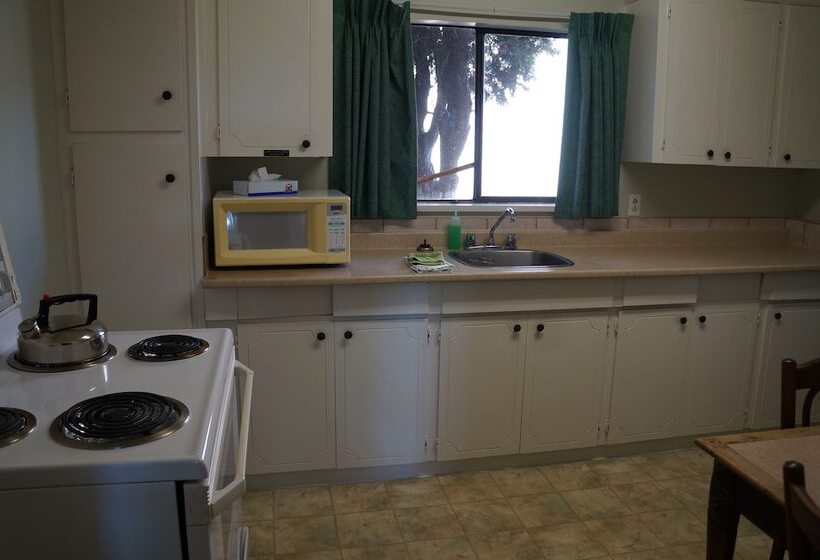 Люкс, Westward Inn & Suites