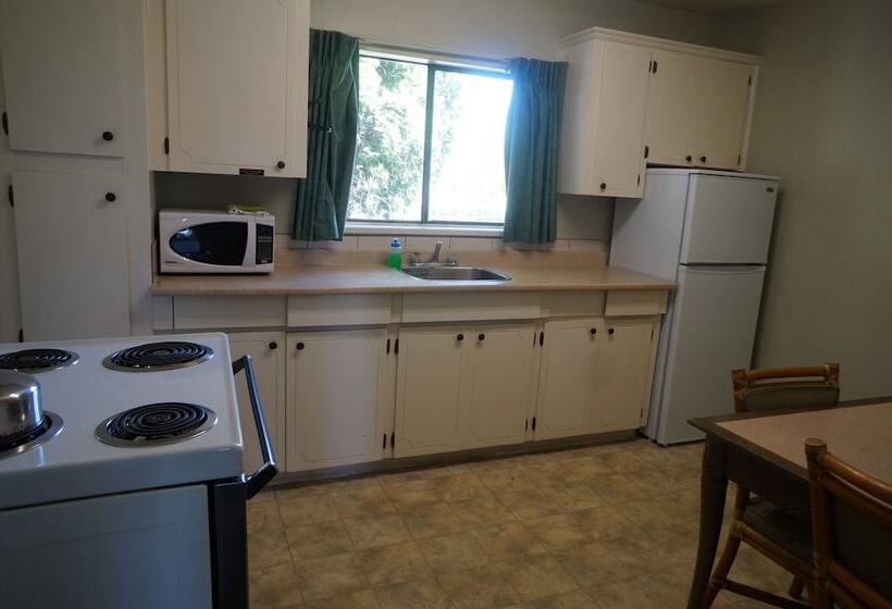 Люкс, Westward Inn & Suites