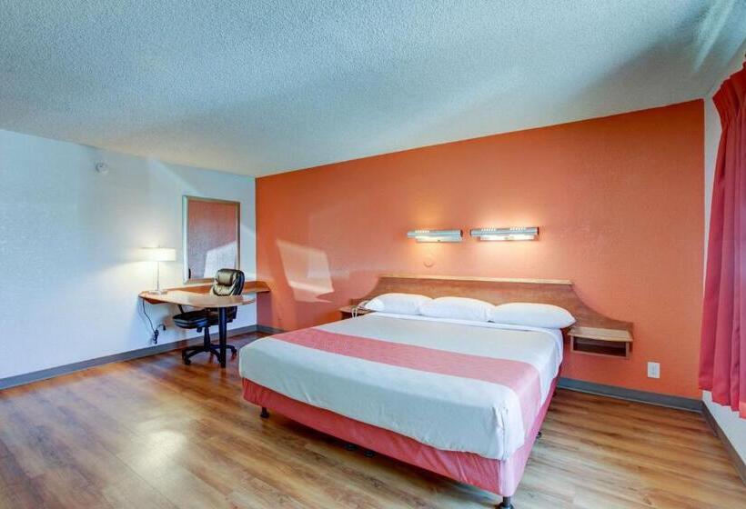 스탠다드 룸 킹사이즈 침대, Motel 6santa Ana, Ca  Irvine  Orange County Airport