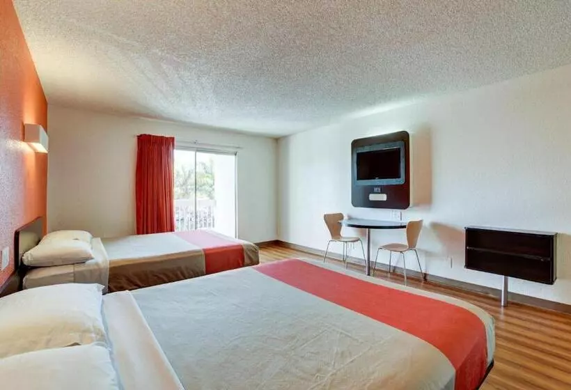 اتاق پریمیوم چهارنفره, Motel 6santa Ana, Ca  Irvine  Orange County Airport