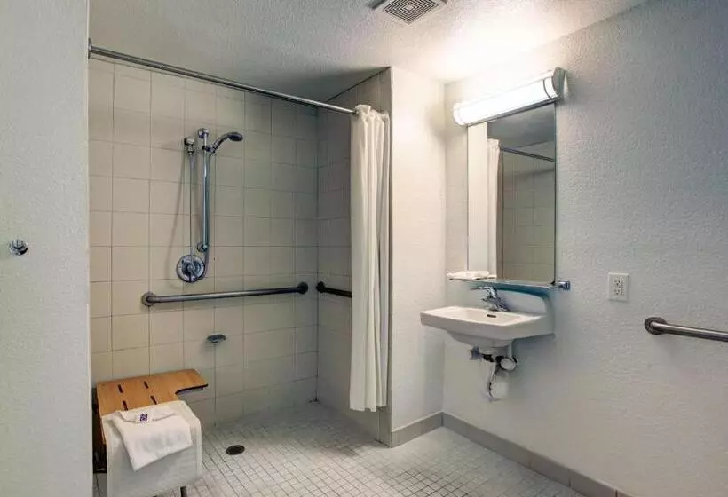 اتاق استاندارد با تخت بزرگ برای معلولان, Motel 6santa Ana, Ca  Irvine  Orange County Airport