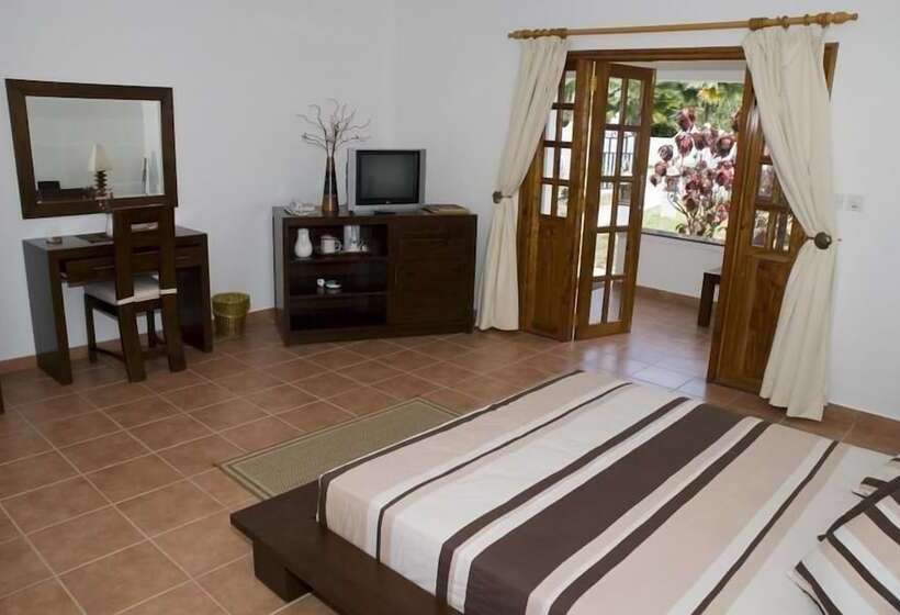 اتاق سوپریور, The Britannia