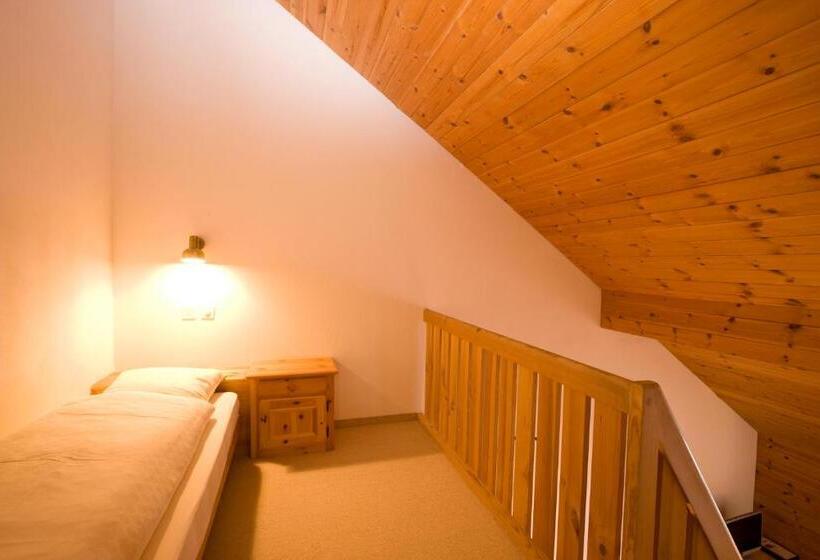 جناح عائلي, Laaxerhof