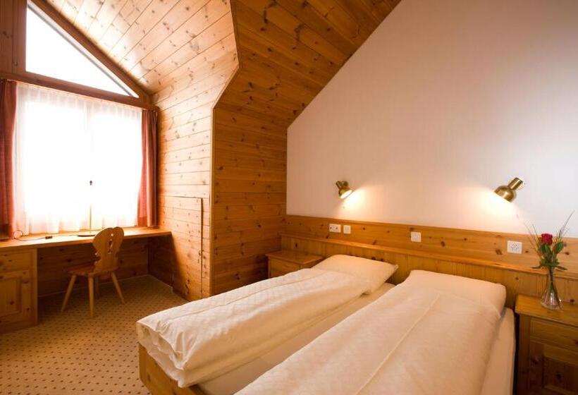 جناح عائلي, Laaxerhof