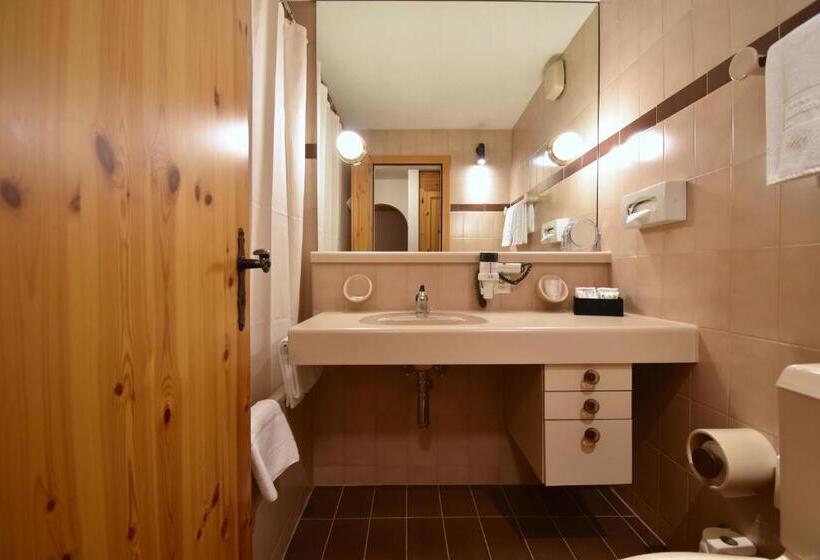 غرفة قياسية, Laaxerhof