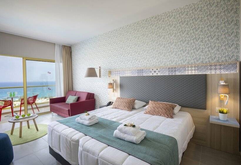 Семейный Номер Вид на Море, Leonardo Laura Beach & Splash Resort