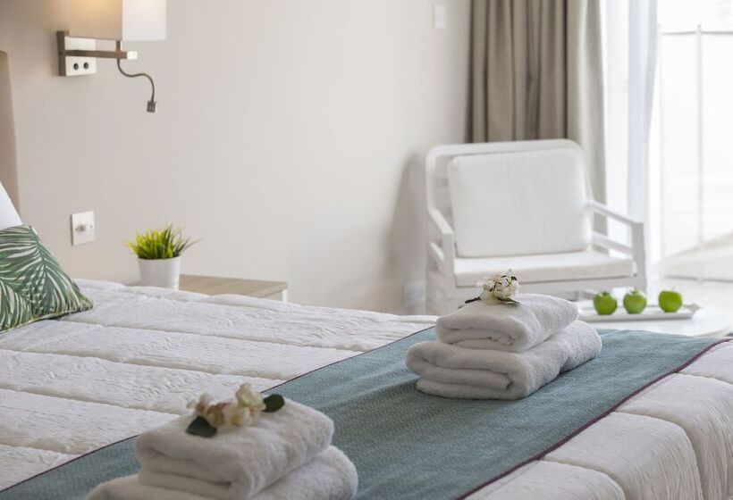 Семейный Номер Вид на Море, Leonardo Laura Beach & Splash Resort