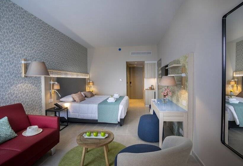 Семейный Номер Вид на Море, Leonardo Laura Beach & Splash Resort