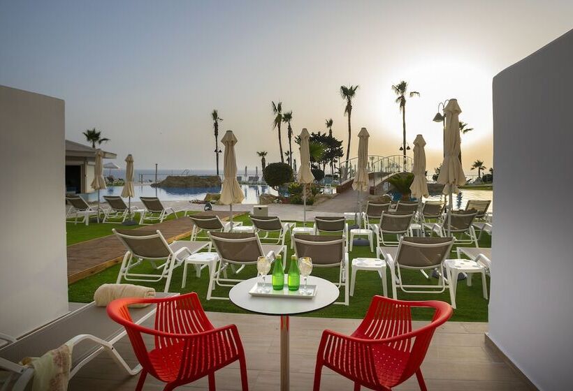 Семейный Номер Вид на Бассейн, Leonardo Laura Beach & Splash Resort