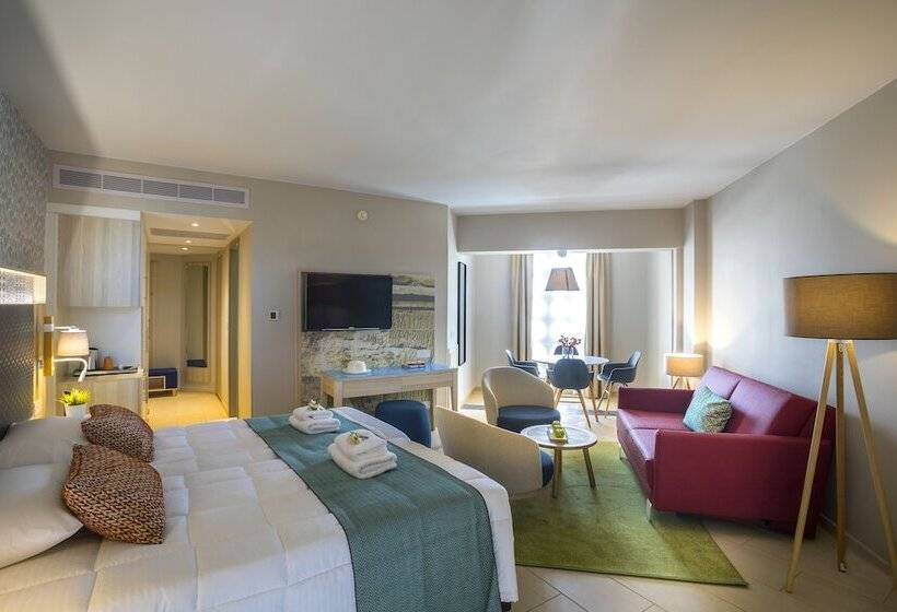 Полулюкс, Leonardo Laura Beach & Splash Resort